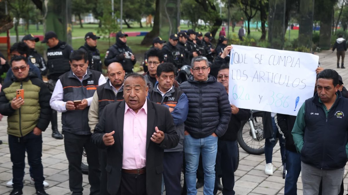 Taxistas de Quito piden frenar el transporte informal y regular las plataformas digitales
