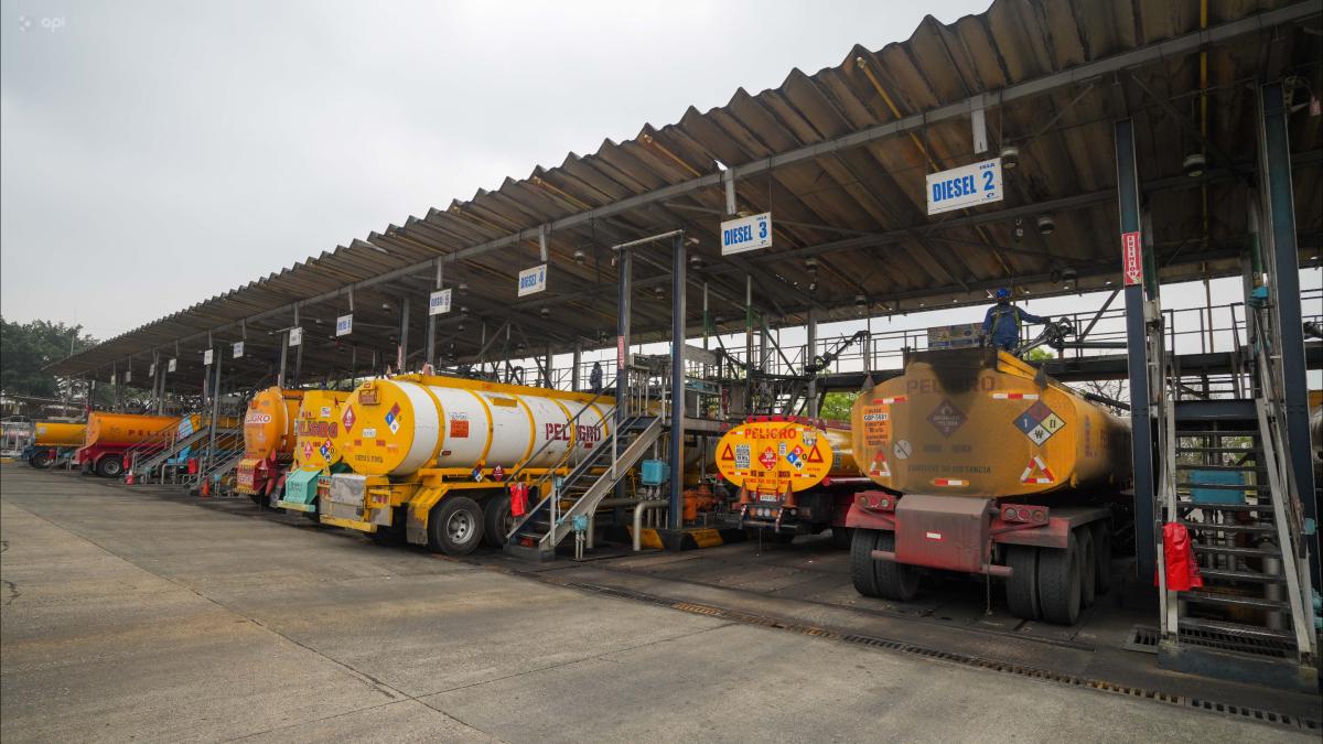 Petroecuador asegura que no hay desabastecimiento de diésel y que aumentará el despacho