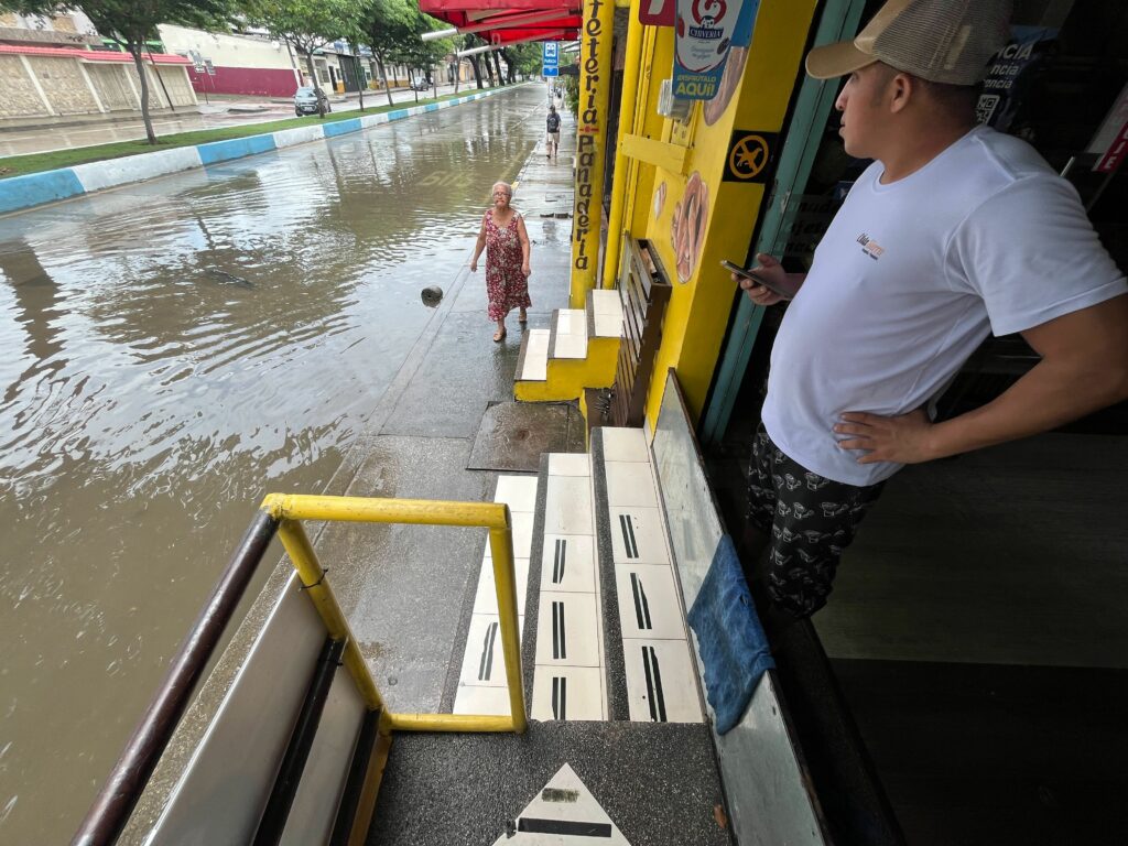 Una intensa lluvia puede dejar pérdidas de más de 400 dólares a un negocio en Guayaquil
