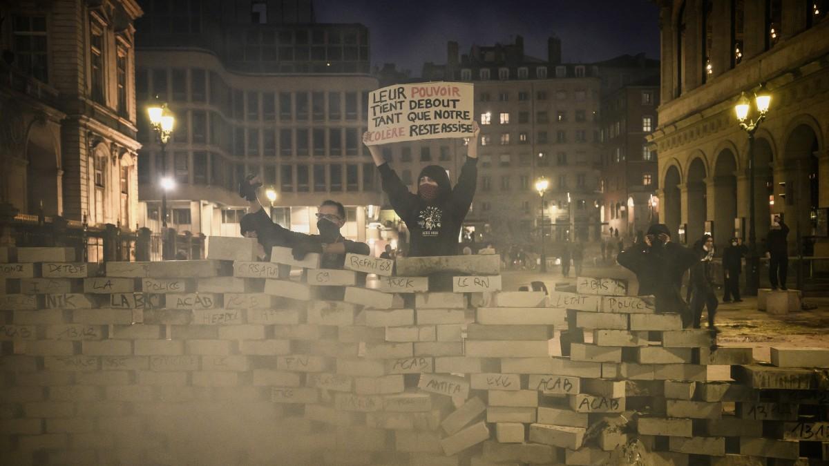 Jérome Fourquet, politólogo: “Es el fin del macronismo en Francia; hay dos fuerzas que suben en los extremos”