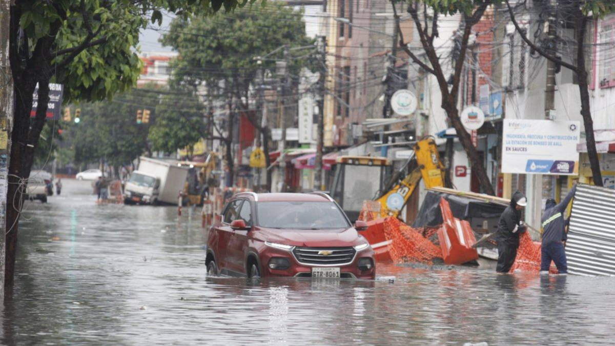 Ministerio de Educación aclara que suspensión de clases por lluvias no es a nivel nacional