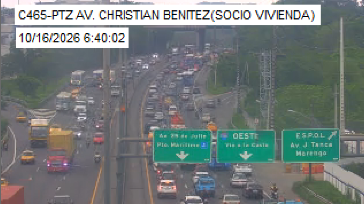 Accidente de tránsito en vía Perimetral de Guayaquil provoca fuerte congestión vehicular