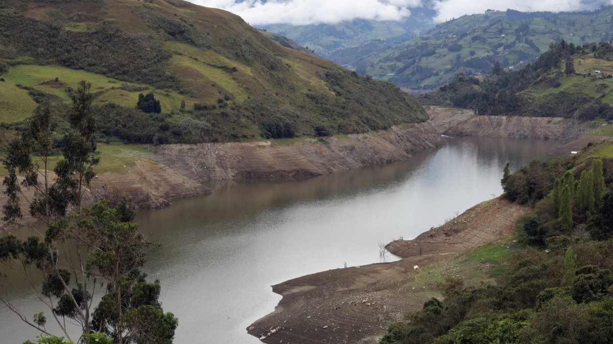 Mazar pierde agua y deja al descubierto un paisaje diferente: así luce el embalse